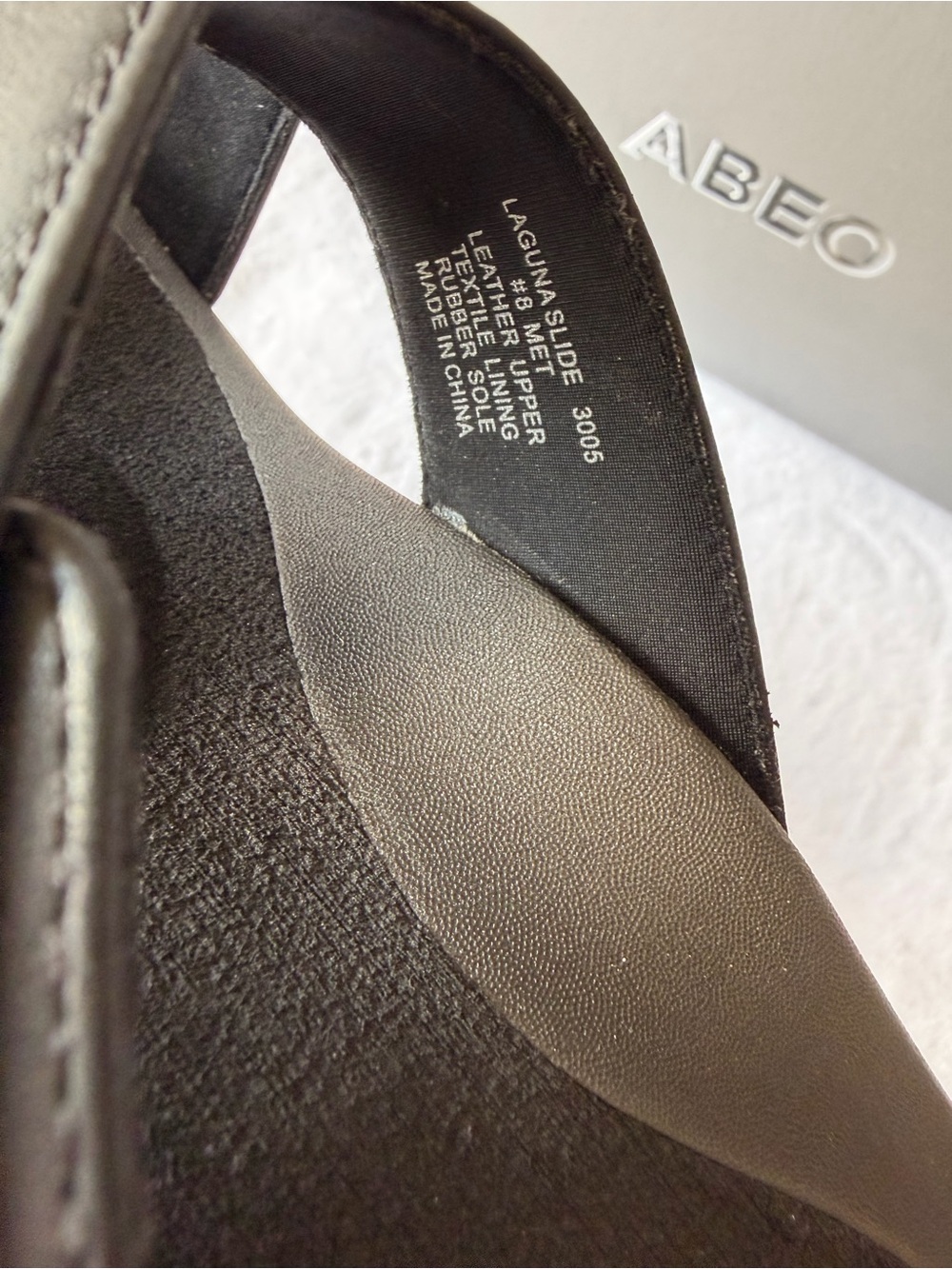Abeo Laguna Slide Cross-Strap Sandal - Black size 8 - Picture 5 of 6